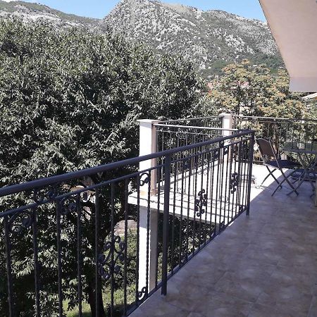 Apartmani Viza Рисан Екстериор снимка
