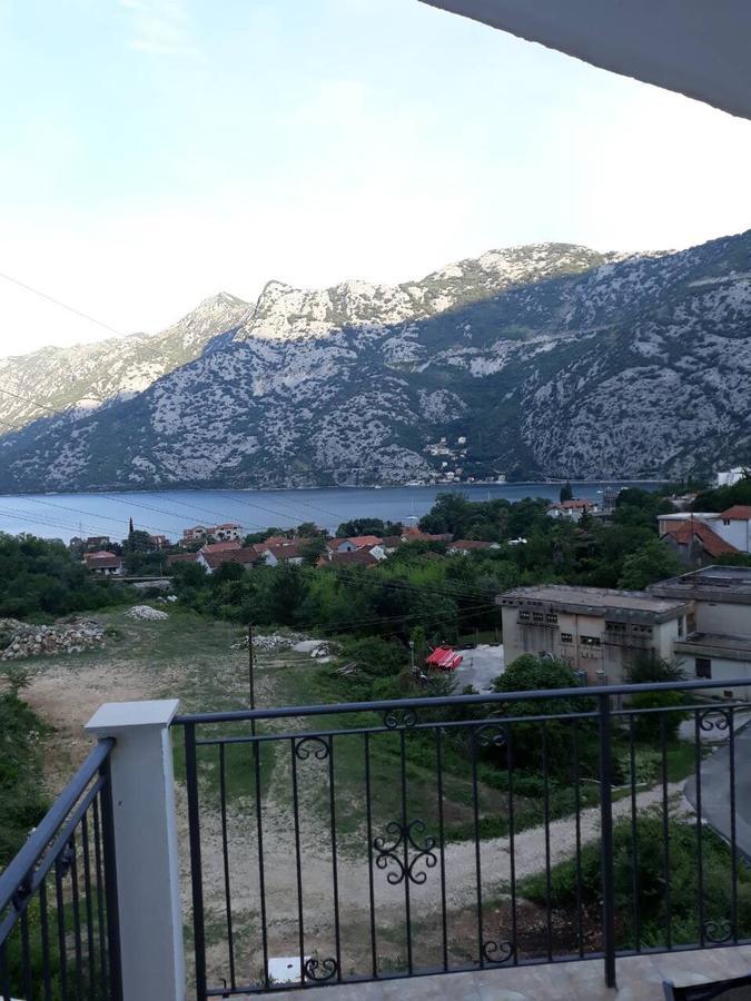 Apartmani Viza Рисан Екстериор снимка