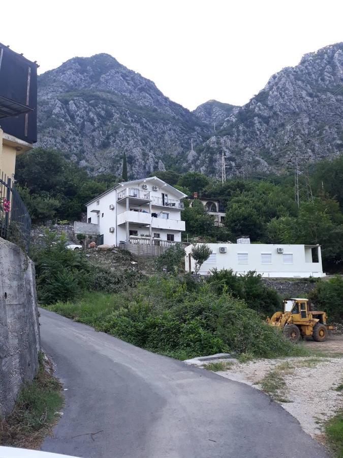 Apartmani Viza Рисан Екстериор снимка