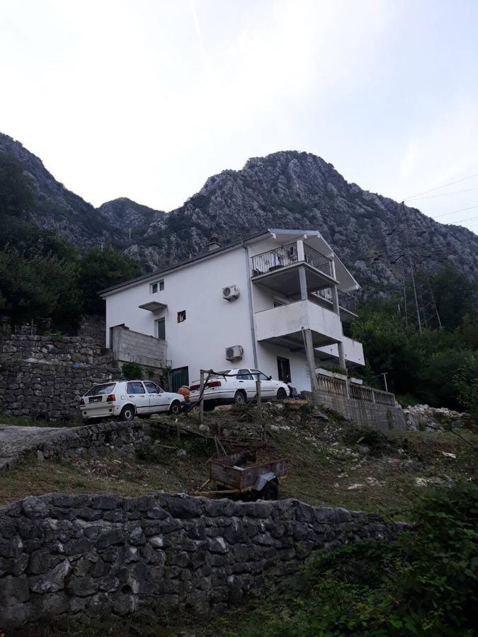 Apartmani Viza Рисан Екстериор снимка