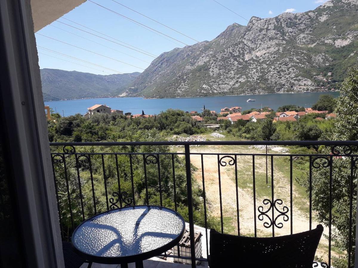 Apartmani Viza Рисан Екстериор снимка