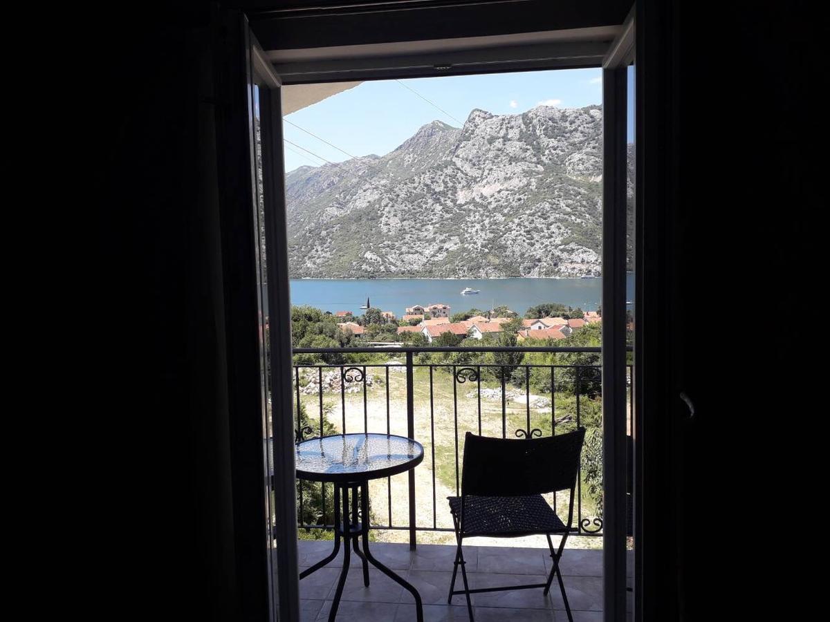 Apartmani Viza Рисан Екстериор снимка