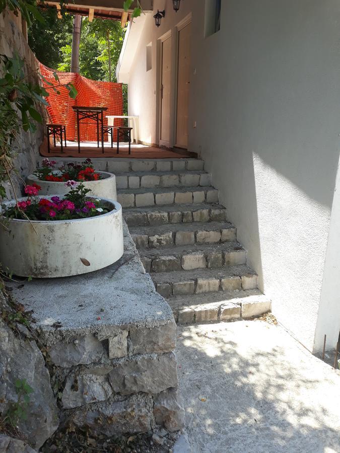 Apartmani Viza Рисан Екстериор снимка